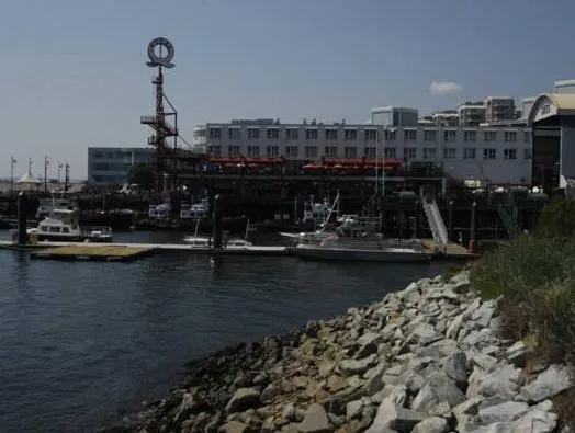 Lonsdale Quay Hotel