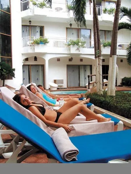 Los Arcos Suites