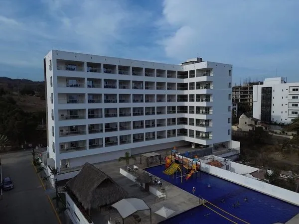 Los Picos Hotel & Suites
