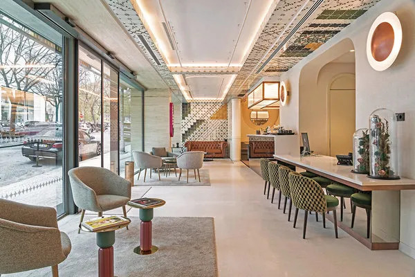 Luster Hotel