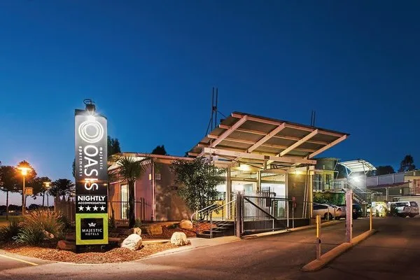 Majestic Oasis Apartments