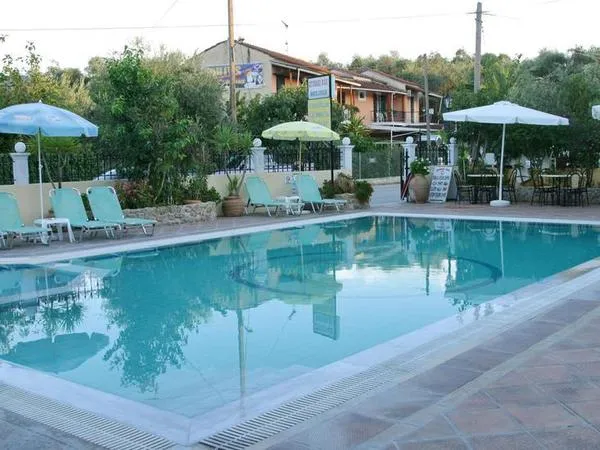 Makis Louvlis Apartments & Studios