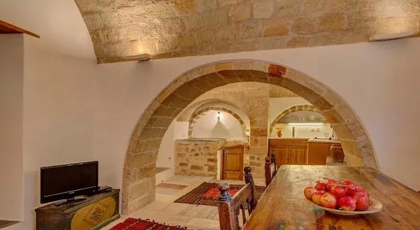 Malvasia Traditional Hotel