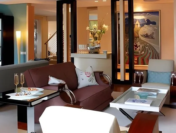 Mantis No 5 Boutique Art Hotel