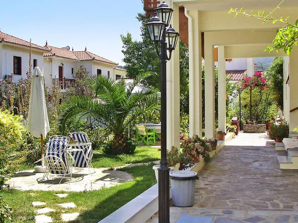 Maria Studios & Apartments