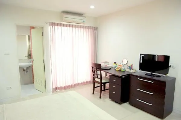 Meesook Residence by OYO Rooms