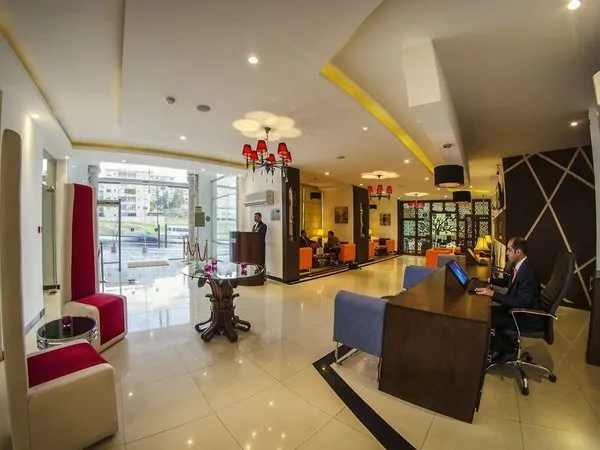 Meneur Hotel