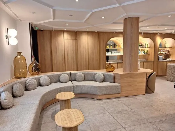 Mercure Paris Arc de Triomphe Wagram Hotel