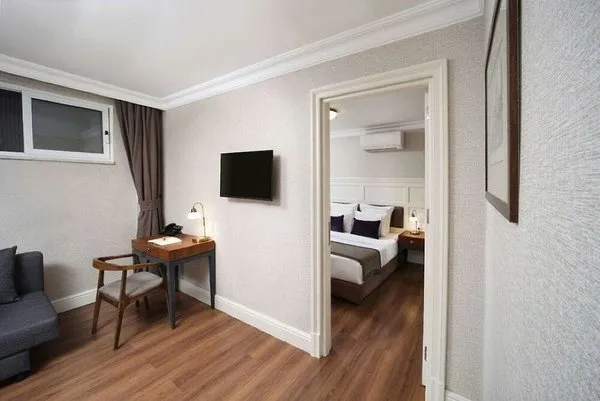 Meroddi La Porta Hotel