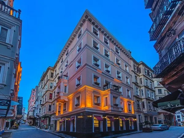 Meroddi Pera Flats