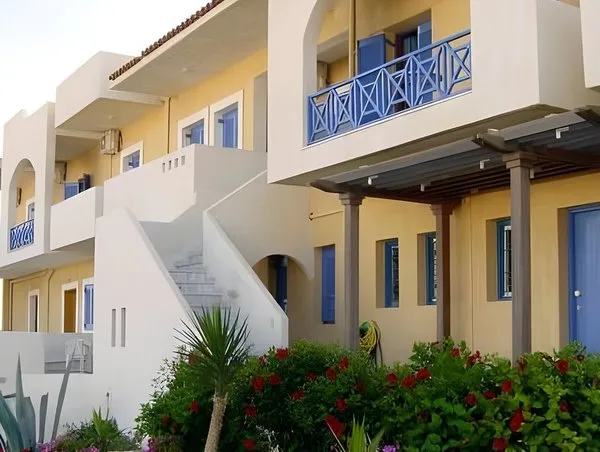 Mikes Beach Apartments & Studios