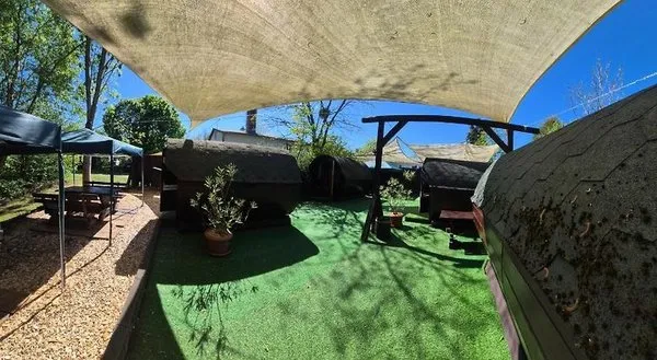 Mini Hotel Übernachten Im Gurkenfass