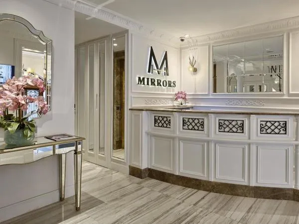Mirrors Hotel