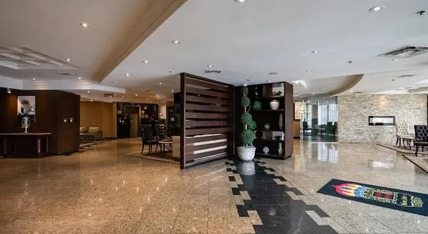 Monte Carlo Inn Airport Suites