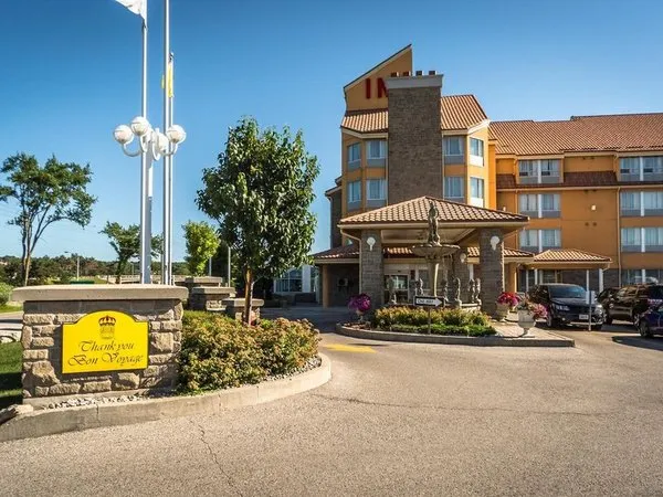 Monte Carlo Inn - Barrie Suites