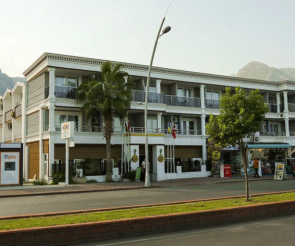 More Hotel