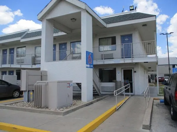 Motel 6 Austin Central - North