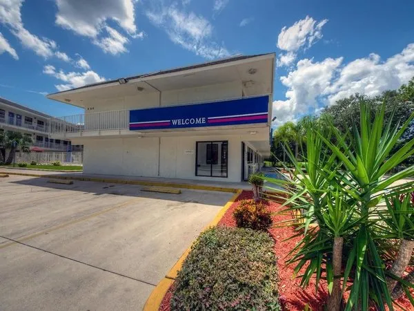 Motel 6 Bradenton