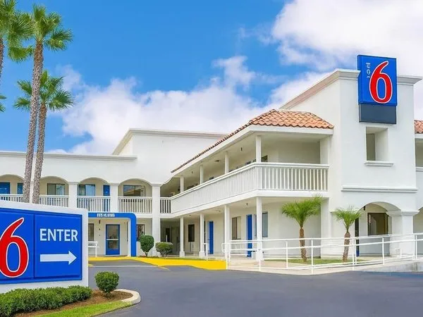Motel 6 Carlsbad, CA Beach