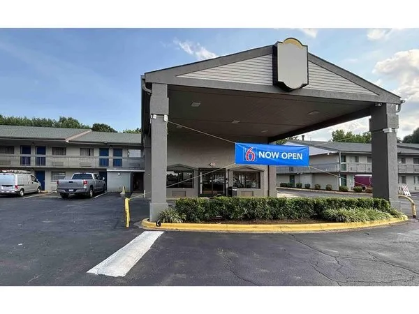 Motel 6 Charlotte NC-Northlake