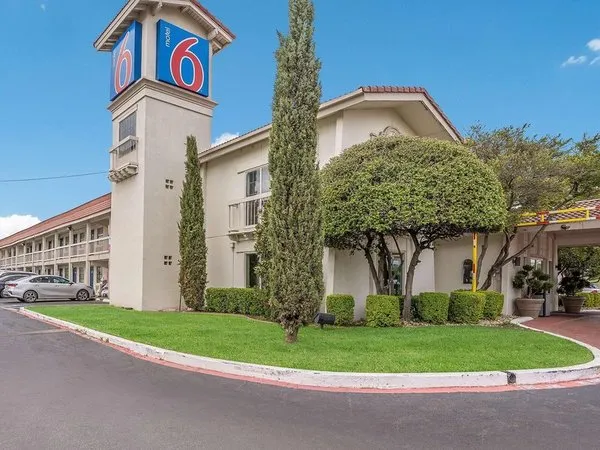 Motel 6 Dallas - Market Center