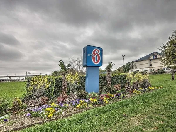 Motel 6 Dallas Northwest