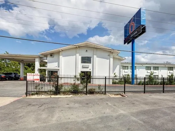 Motel 6 Dallas South
