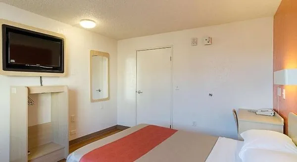Motel 6 Denver Central - Federal Boulevard