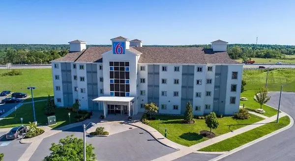 Motel 6 Kingston