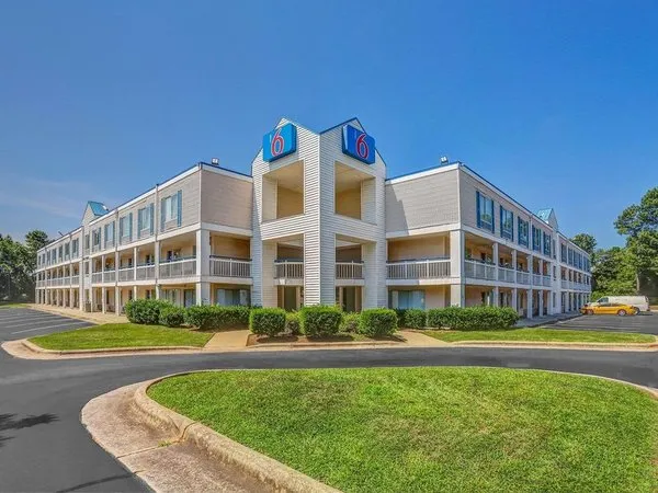 Motel 6 Raleigh - North