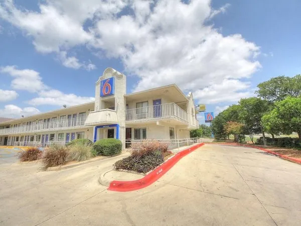 Motel 6 San Antonio - Fiesta