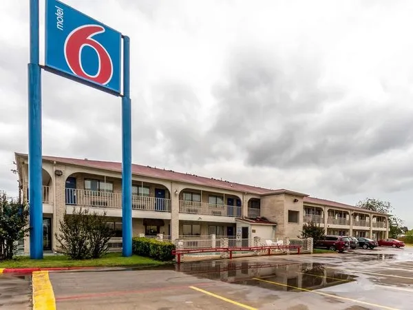 Motel 6 San Antonio - Splashtown