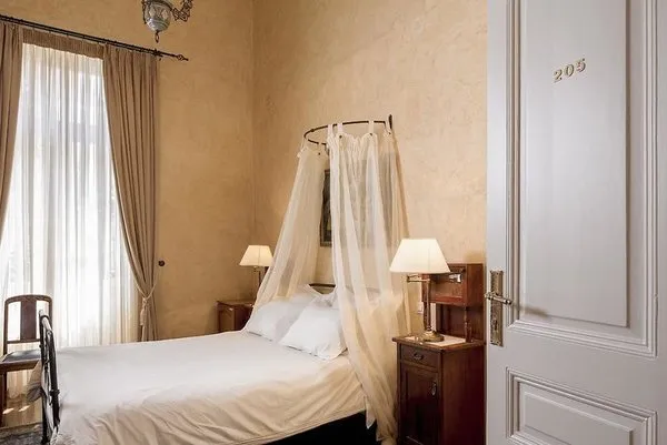 Nafsimedon Hotel