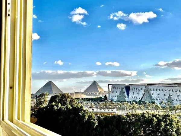 New Museum Pyramids Inn
