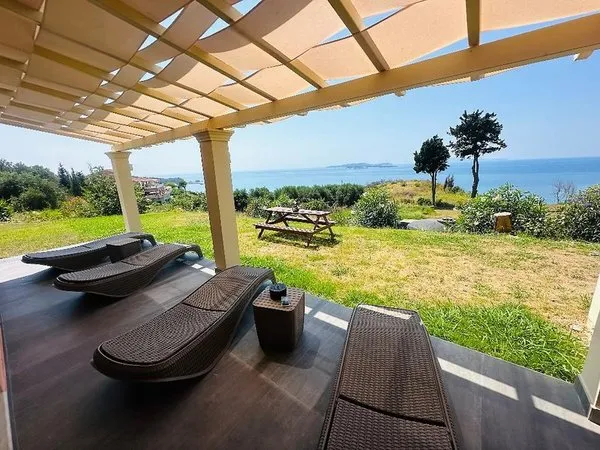 Nikos Apartments