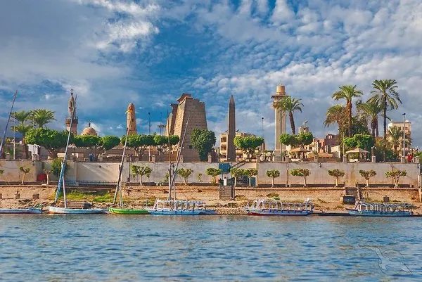Nilkreuzfahrt Anubis First-Class & Baden im Baron Palace Sahl Hasheesh
