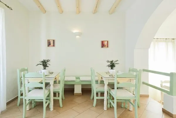 Nissos Thira Hotel