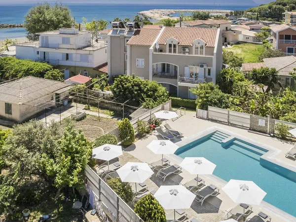 Notos Studios & Apartments