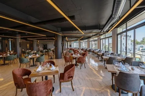 Novel Centre Point Hotel