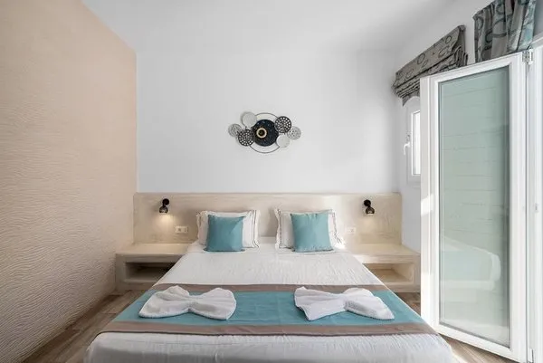 Oasis Hotel Santorini