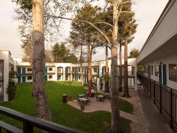 Oxford Suites Pismo Beach