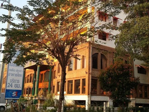 OYO 75466 13 Coins Bang Yai Hotel