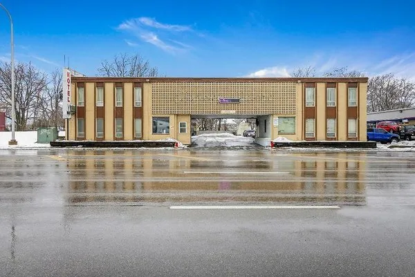OYO Hotel Downtown Peoria I-74