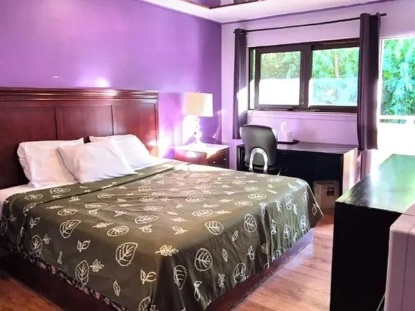 OYO Hotel Edgebrook Chicago North Shore