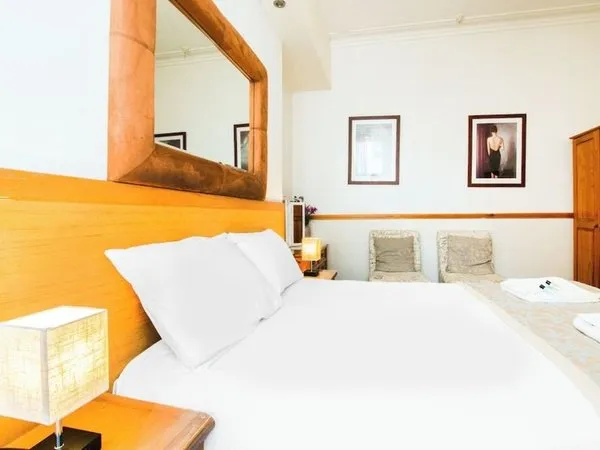 OYO The Lodge Bournemouth