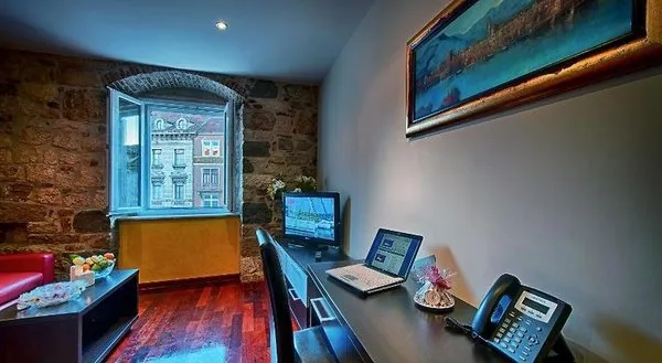 Palace Suites
