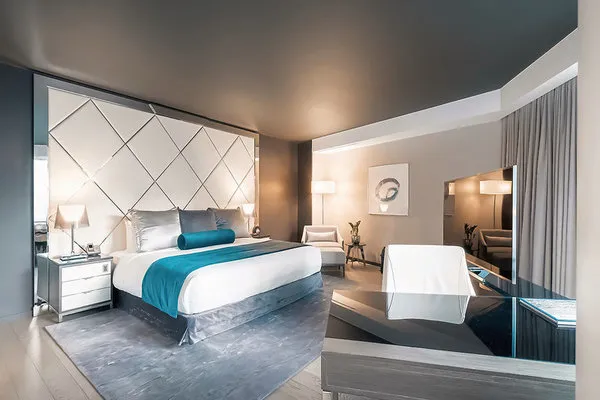 Paradox Hotel Vancouver