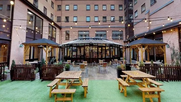 Pendulum Hotel