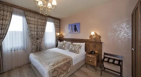 Perapolis Hotel