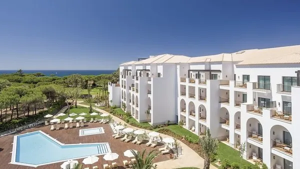 Pine Cliffs Resort
